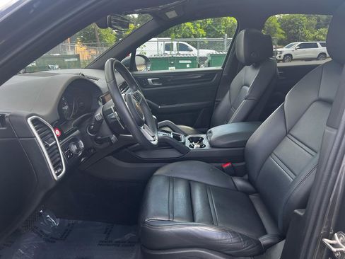 Used 2021 Porsche Cayenne AWD/4WD image 11