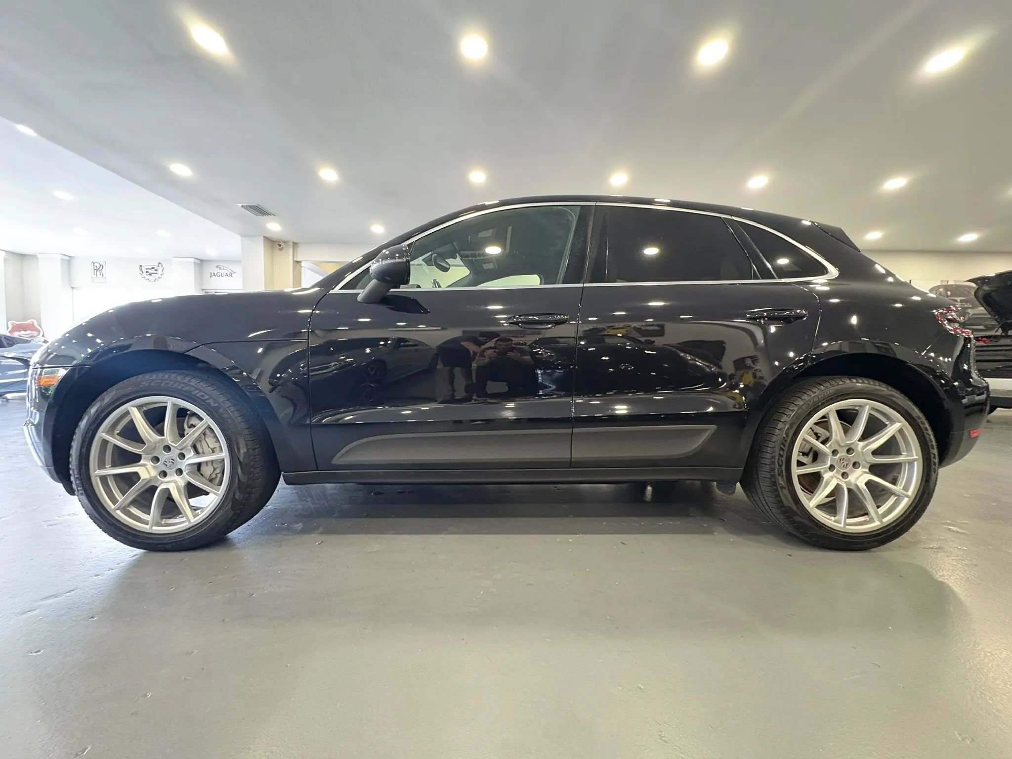 Used 2018 Porsche Macan S AWD/4WD image 4