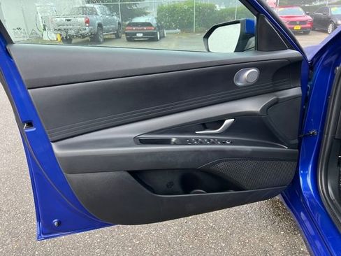 Used 2022 Hyundai Elantra SEL w/ Cargo Package image 17