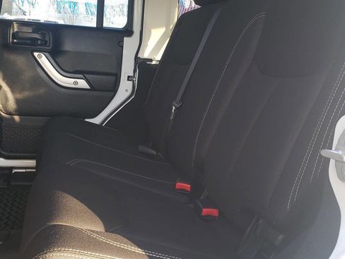 Used 2016 Jeep Wrangler Unlimited Sahara w/ Connectivity Group image 7