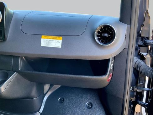 Used 2024 Mercedes-Benz Sprinter 2500 image 20
