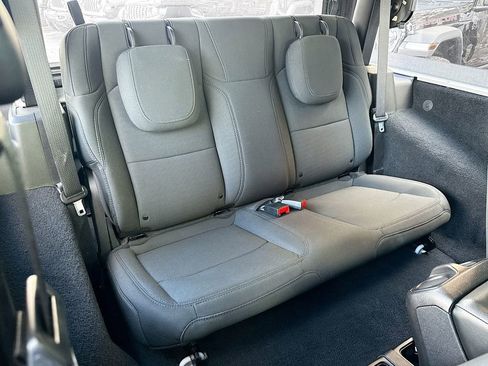 Used 2021 Jeep Wrangler Sport image 31