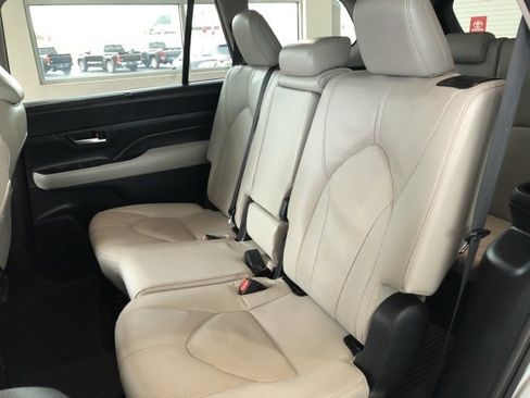 Used 2024 Toyota Grand Highlander Limited image 12