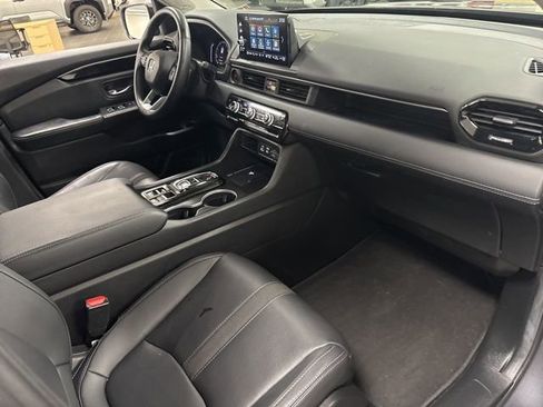 Used 2025 Honda Pilot Touring image 10