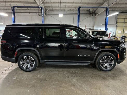 Used 2022 Jeep Wagoneer Series III w/ Rear Seat Video Group 1 image 8