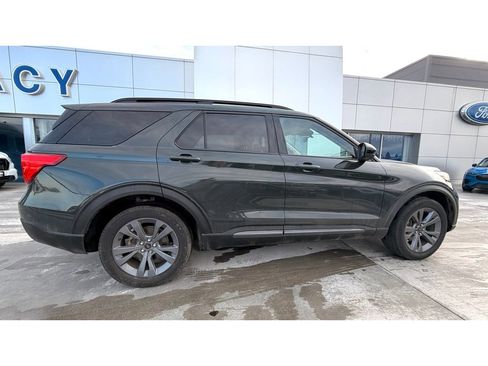 Used 2022 Ford Explorer XLT w/ Equipment Group 202A image 8