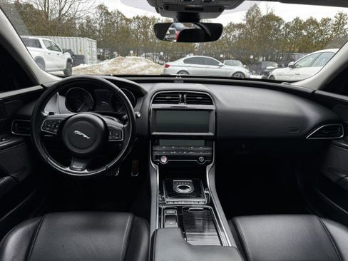 Used 2019 Jaguar XE Premium AWD/4WD image 28