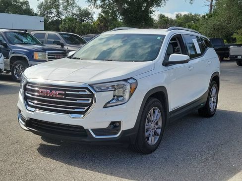 Used 2024 GMC Terrain SLT w/ Tech Package FWD image 3