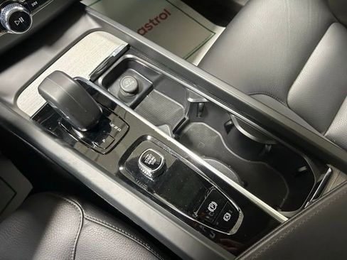 Certified 2025 Volvo XC60 B5 Plus image 23