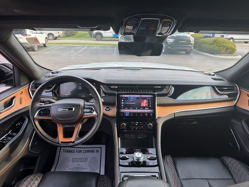 Used 2022 Jeep Grand Cherokee Summit AWD/4WD image 2