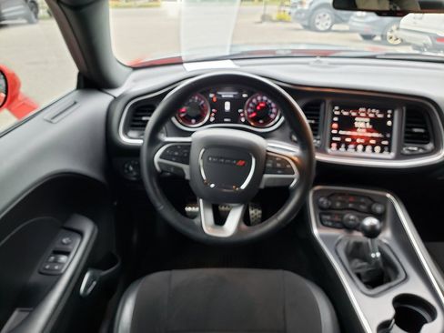 Used 2016 Dodge Challenger R/T Scat Pack w/ Leather Interior Group image 15