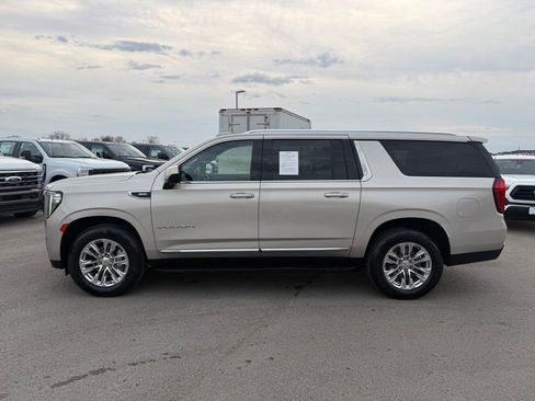 Used 2023 GMC Yukon XL SLT image 38