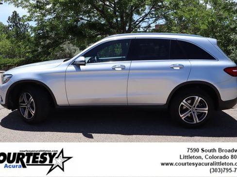Used 2018 Mercedes-Benz GLC 300 4MATIC image 3