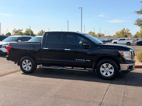 Used 2018 Nissan Titan SV w/ SV Convenience Package AWD/4WD image 8