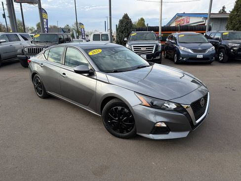 Used 2022 Nissan Altima 2.5 S FWD image 3