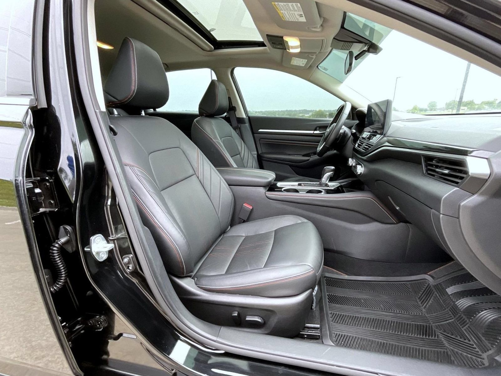Used 2023 Nissan Altima 2.0 SR FWD image 16