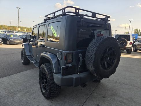 Used 2007 Jeep Wrangler Unlimited Sahara image 7