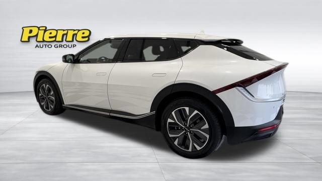 Used 2023 Kia EV6 Light RWD image 3