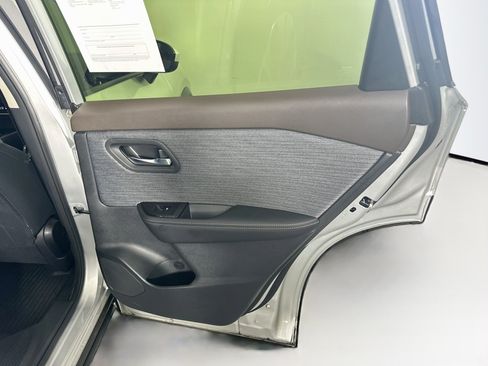 Used 2023 Nissan Rogue SV FWD image 28