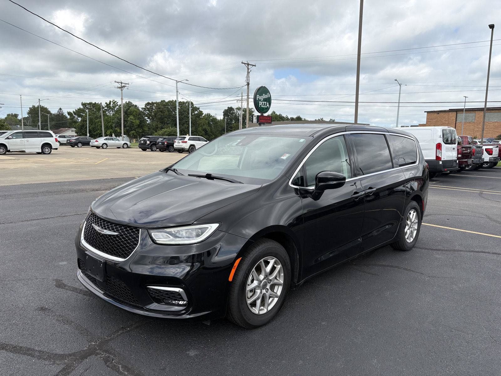 Used 2024 Chrysler Pacifica Touring-L FWD image 21