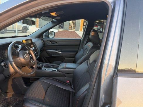 Used 2024 Nissan Pathfinder Rock Creek image 11