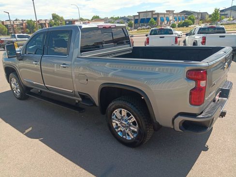 Used 2024 Chevrolet Silverado 2500 High Country w/ High Country Premium Package AWD/4WD image 2