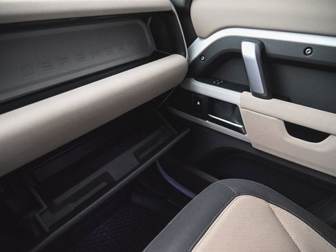 Used 2023 Land Rover Defender 110 X-Dynamic SE image 17