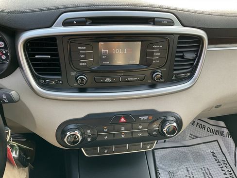 Used 2016 Kia Sorento AWD w/ LX Convenience Package image 30