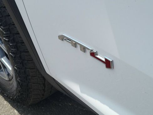 Used 2026 GMC Acadia AT4 w/ Luxury Package AWD/4WD image 32