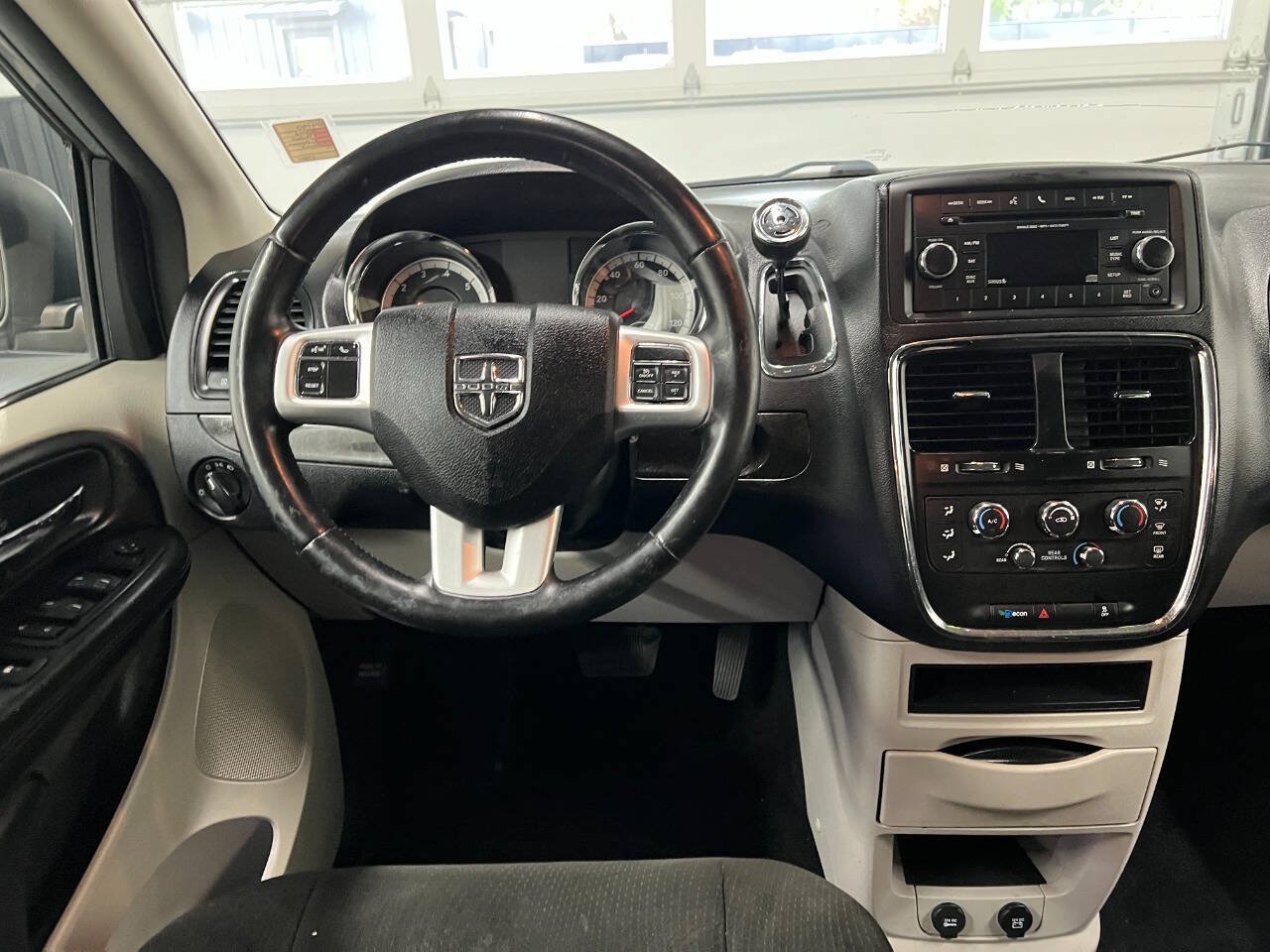 Used 2016 Dodge Grand Caravan SE w/ Quick Order Package 29E SE FWD image 8