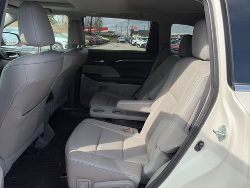 Used 2015 Toyota Highlander Limited image 12