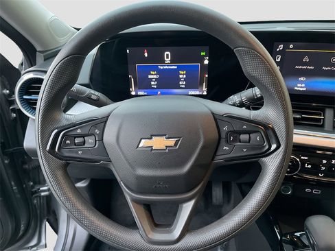 Used 2024 Chevrolet Trax LT image 11