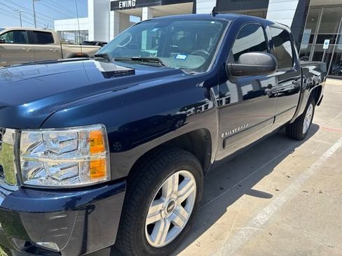Used 2007 Chevrolet Silverado 1500 LT w/ 2LT Convenience Package RWD image 2