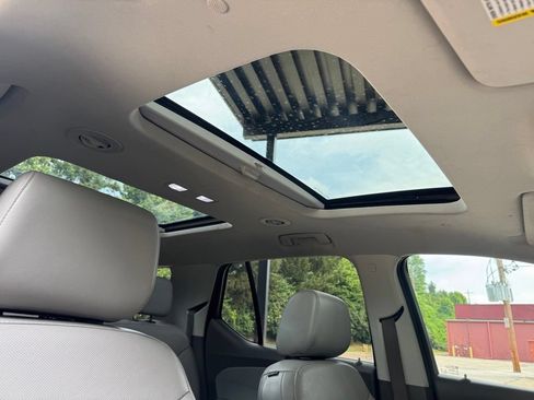 Used 2020 Chevrolet Traverse Premier FWD image 38
