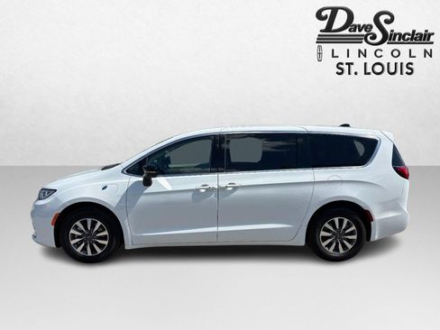 Used 2024 Chrysler Pacifica Limited FWD image 6