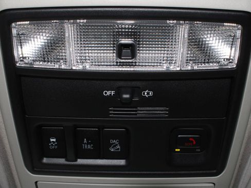 Used 2022 Toyota 4Runner SR5 AWD/4WD image 13