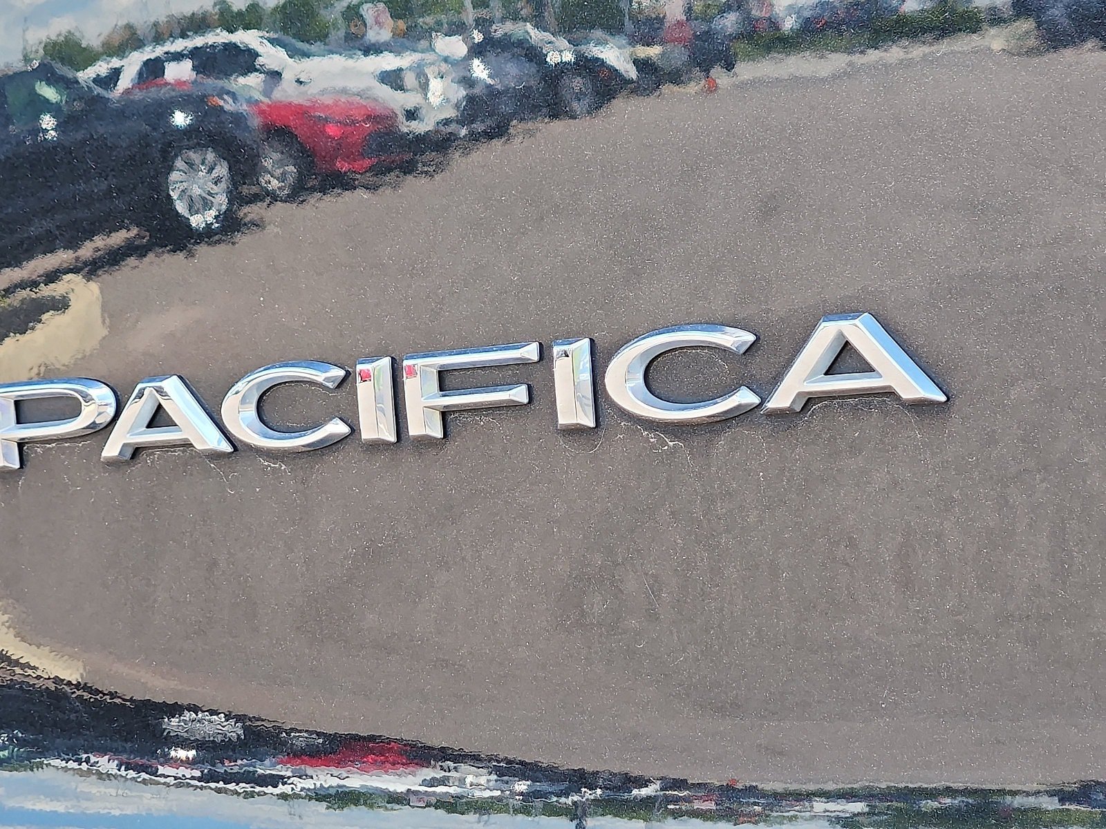 Used 2024 Chrysler Pacifica Limited FWD image 32