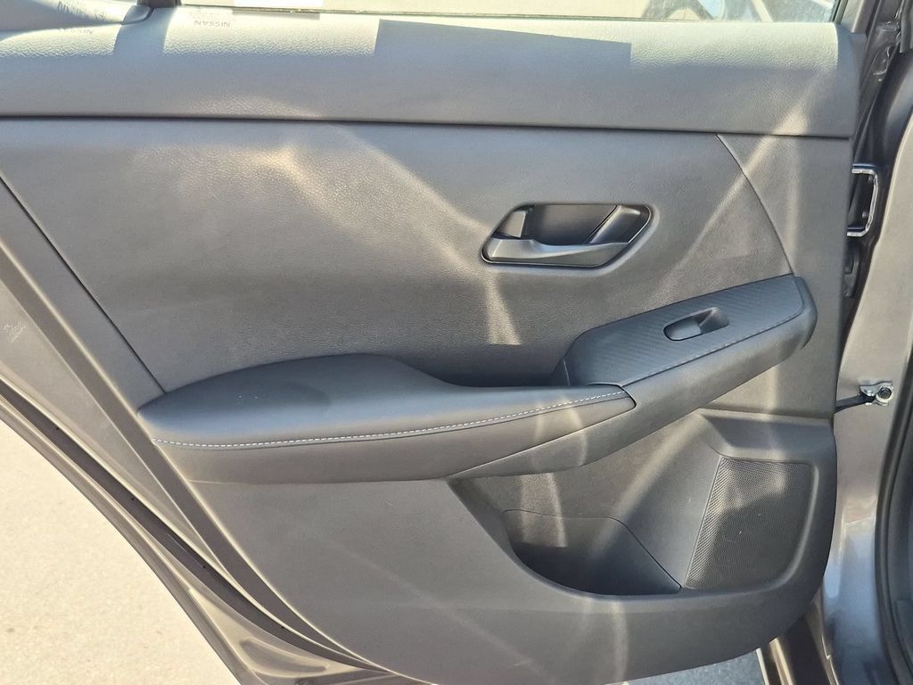 Used 2025 Nissan Sentra SV FWD image 27