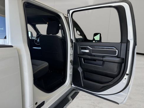Used 2024 RAM 2500 Big Horn AWD/4WD image 24
