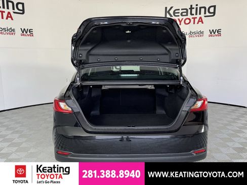 Used 2025 Toyota Camry LE FWD image 17