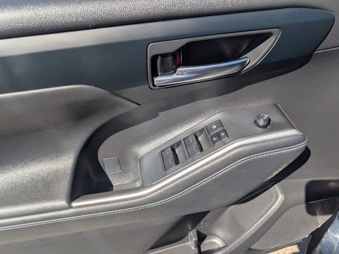 Used 2024 Toyota Highlander XLE image 16