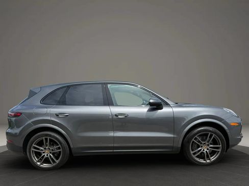Used 2021 Porsche Cayenne AWD/4WD image 2