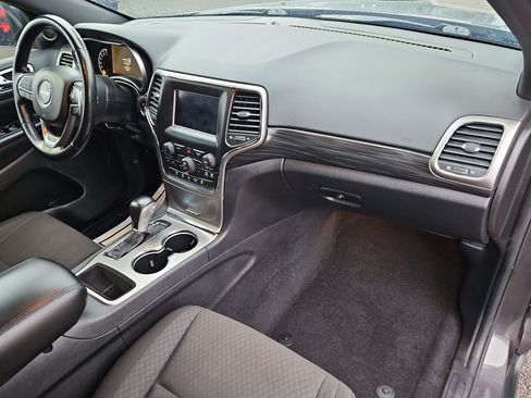 Used 2021 Jeep Grand Cherokee Laredo w/ Security & Convenience Group image 30