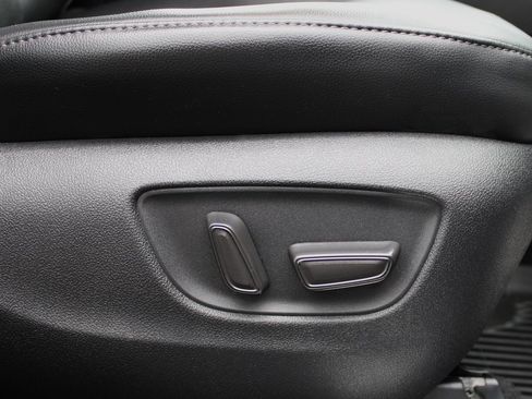 Used 2021 Toyota Highlander Limited image 26