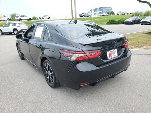 Used 2023 Toyota Camry SE AWD/4WD image 3