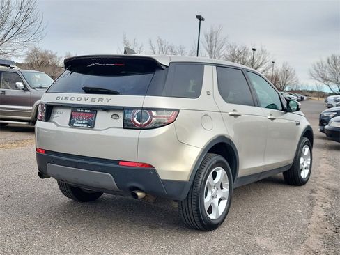 Used 2017 Land Rover Discovery Sport SE image 5
