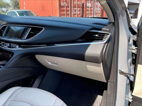 Used 2019 Buick Enclave Premium image 18