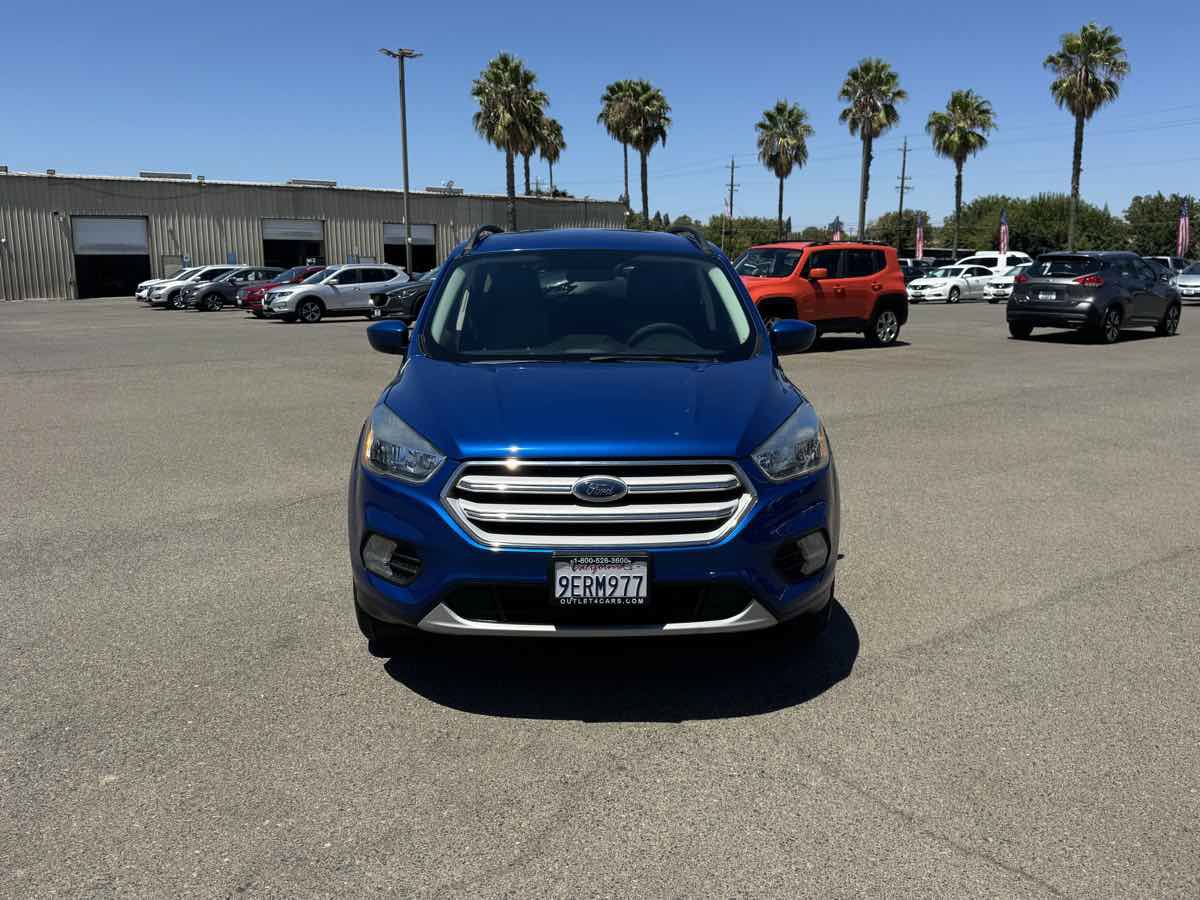 Used 2018 Ford Escape SE w/ SE Sync 3 Package AWD/4WD image 4