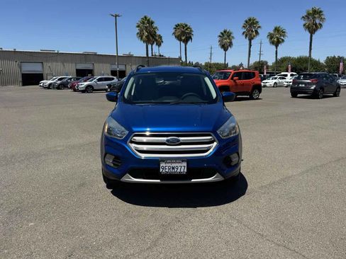 Used 2018 Ford Escape SE w/ SE Sync 3 Package AWD/4WD image 4