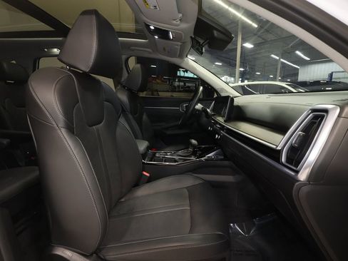 Used 2025 Kia Sorento SX image 28